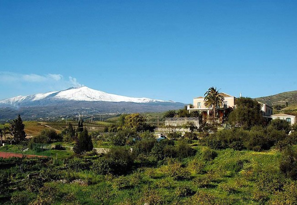 antico borgo etneo country hotel