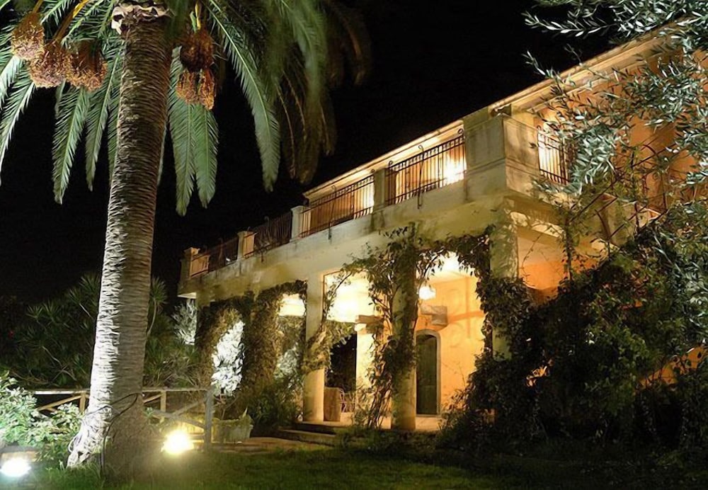 antico borgo etneo country hotel