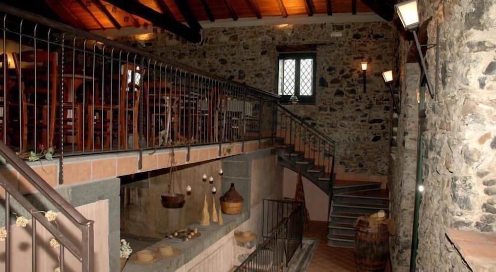 antico borgo etneo country hotel