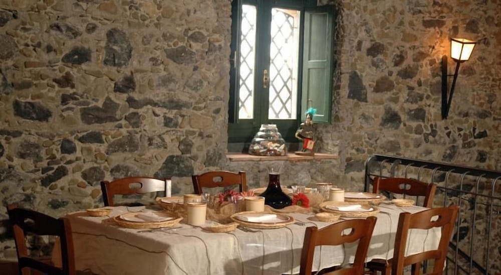 antico borgo etneo country hotel