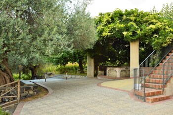 antico borgo etneo country hotel