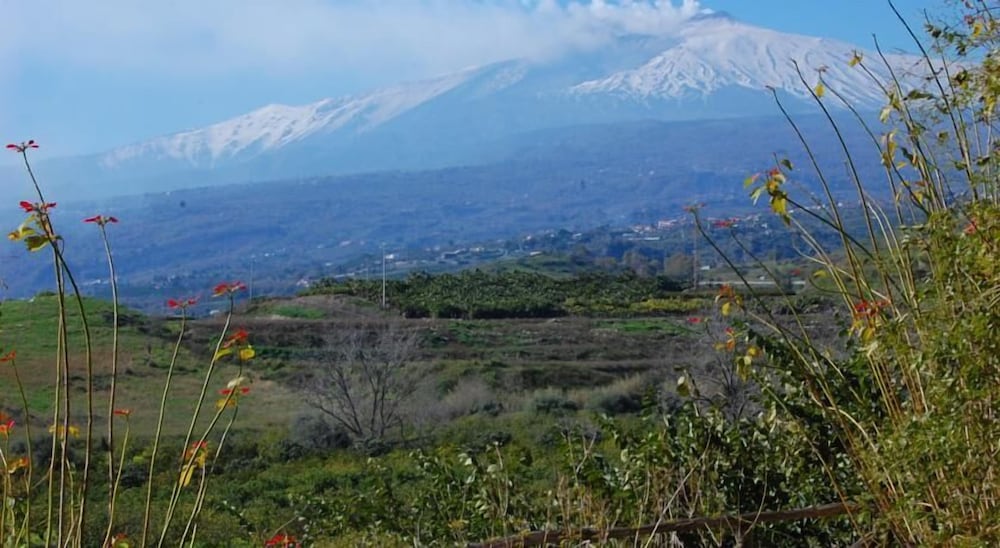 antico borgo etneo country hotel