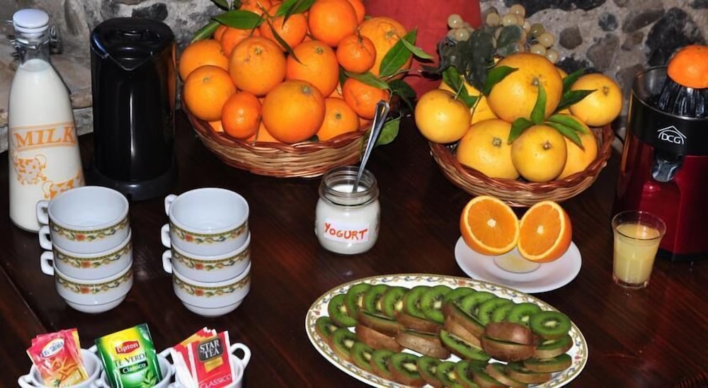 antico borgo etneo country hotel