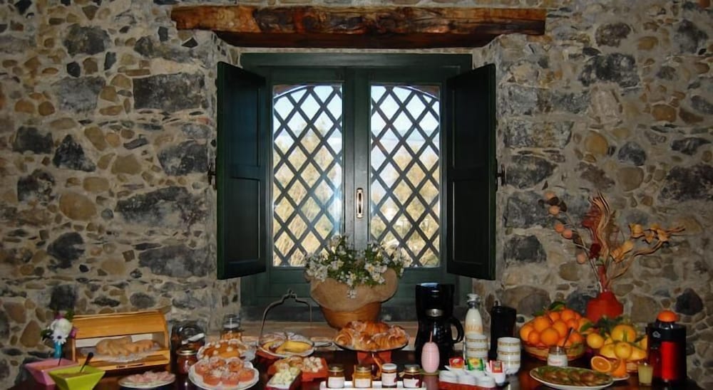 antico borgo etneo country hotel