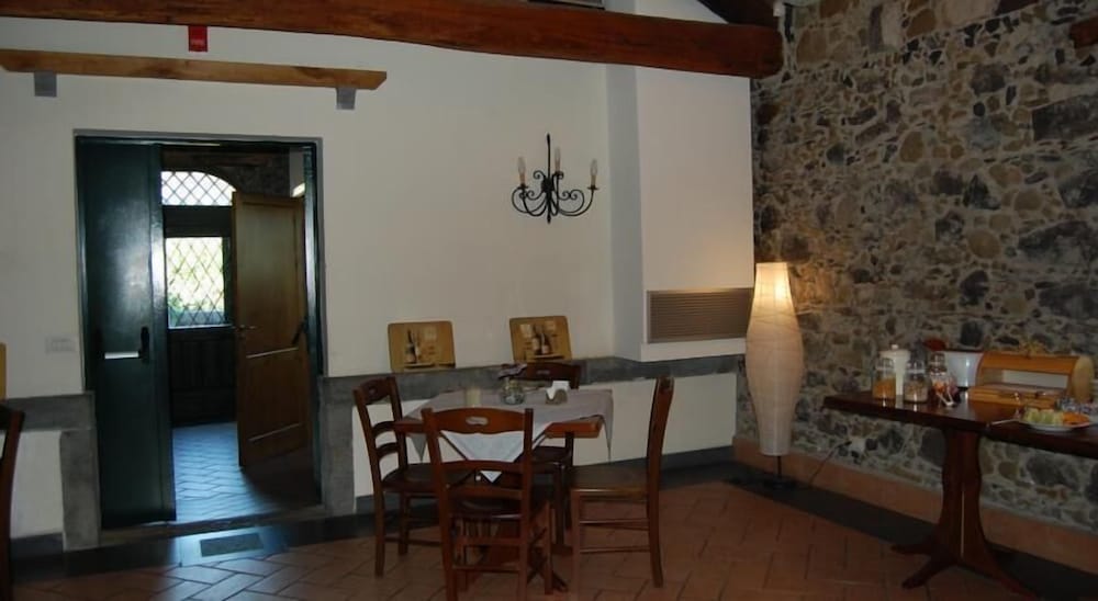 antico borgo etneo country hotel