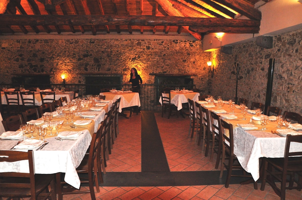 antico borgo etneo country hotel