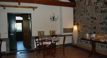 antico borgo etneo country hotel