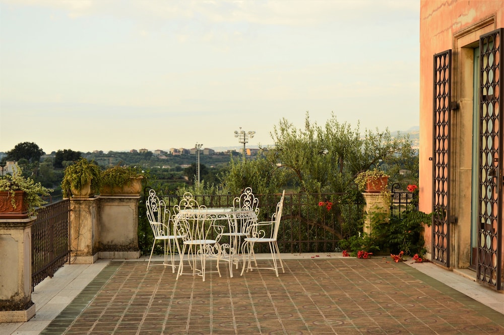 antico borgo etneo country hotel