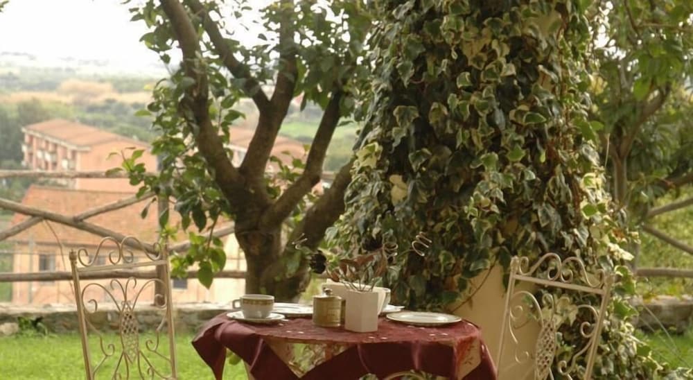 antico borgo etneo country hotel