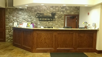 The Tamarack Club,Near Sky High Aerial Adventure Park,3 star