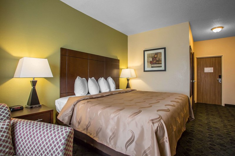 quality inn and suites bloomington i 55 and i 74