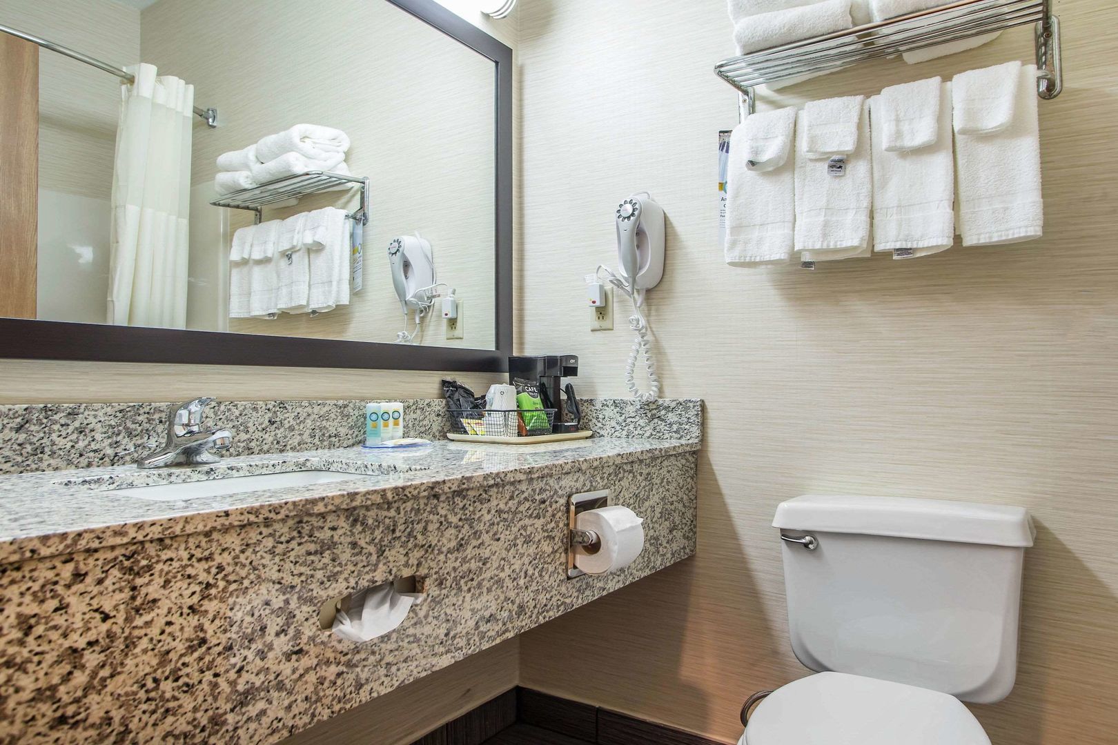 quality inn and suites bloomington i 55 and i 74