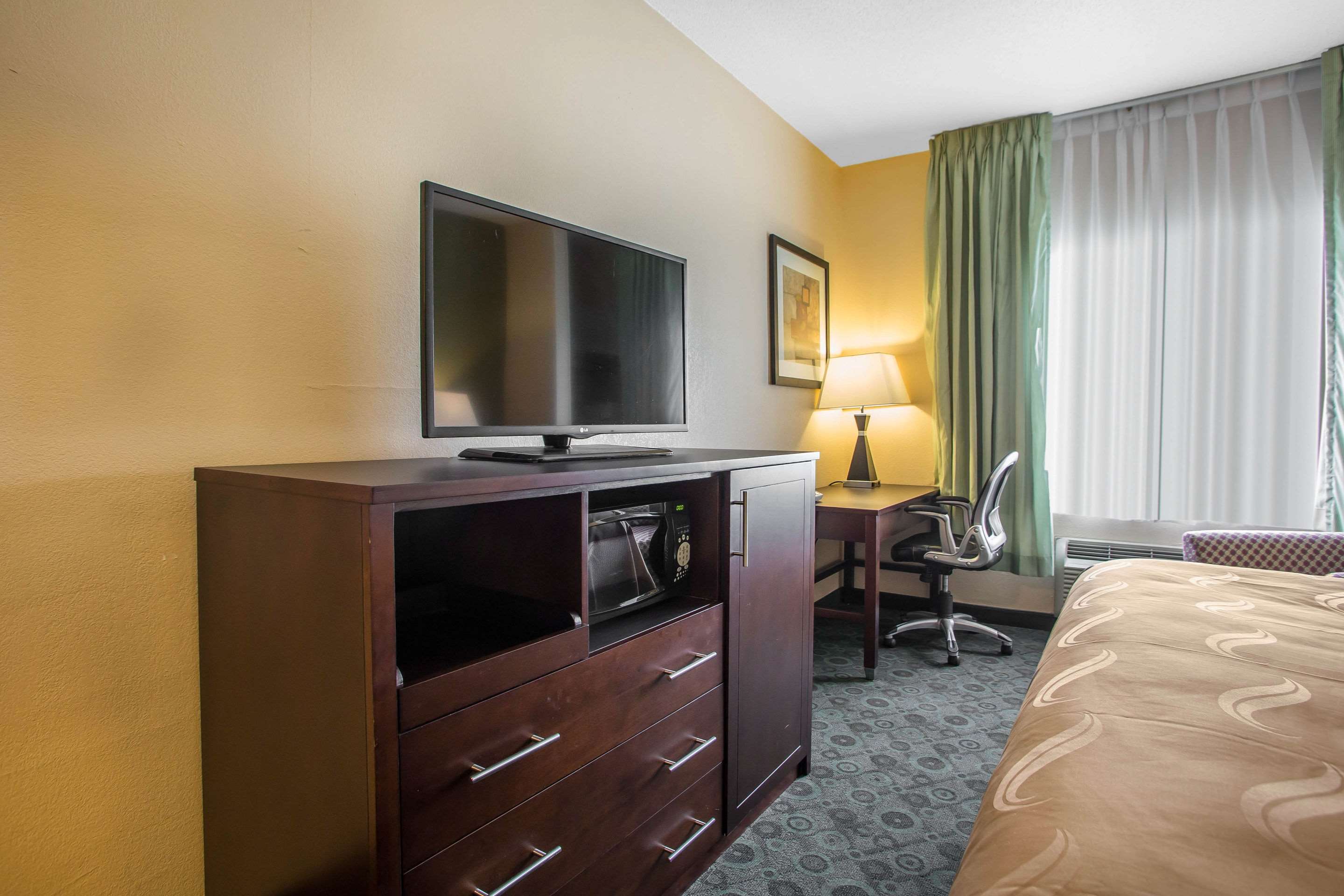 quality inn and suites bloomington i 55 and i 74