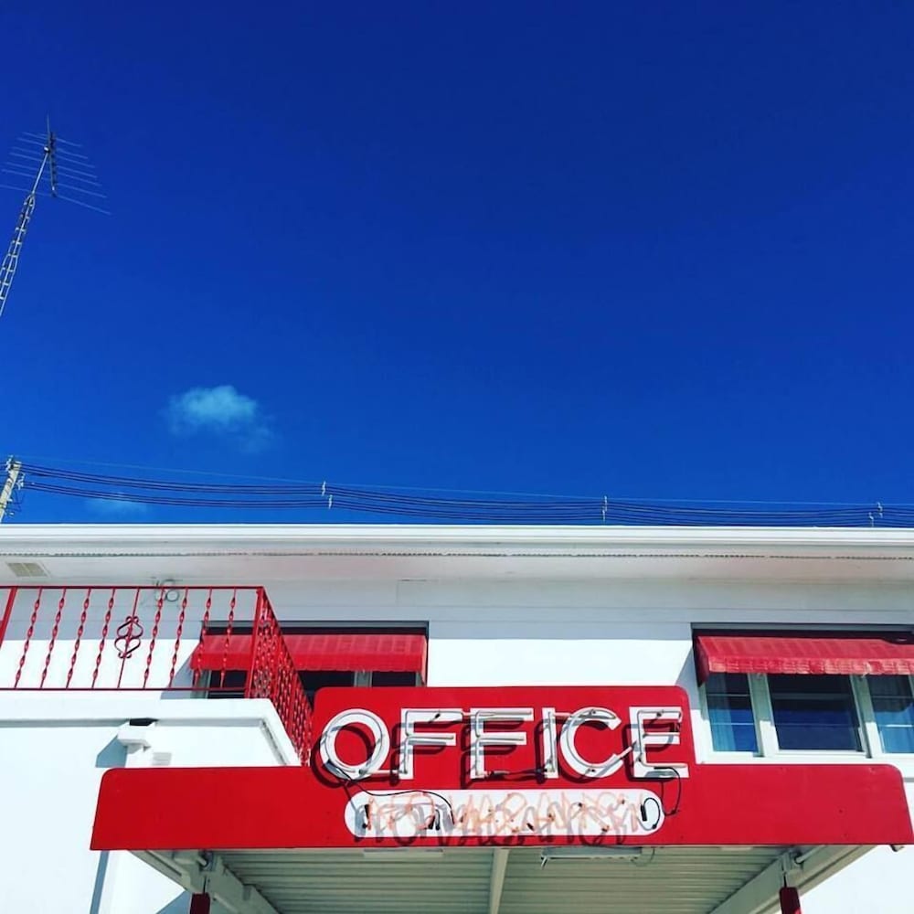 holiday music motel