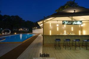 white feather resort kauncha