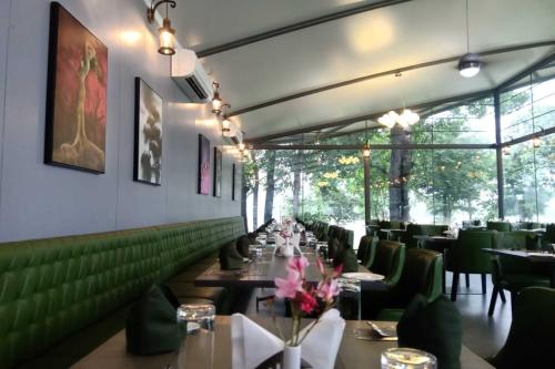 white feather resort kauncha