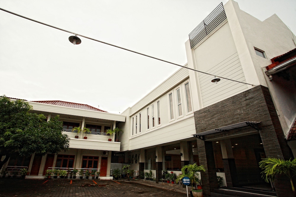 arini hotel