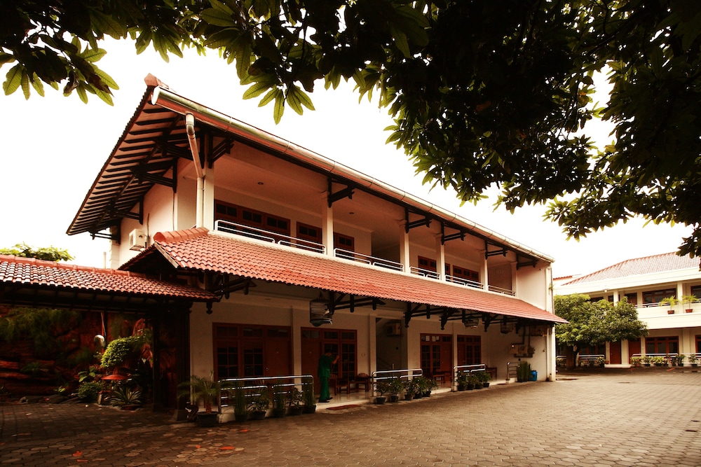 arini hotel