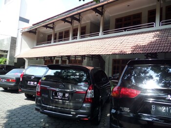 arini hotel