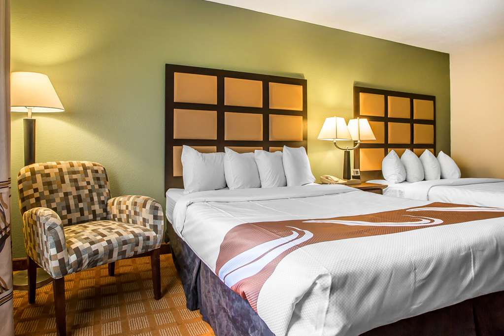 quality inn and suites marinette