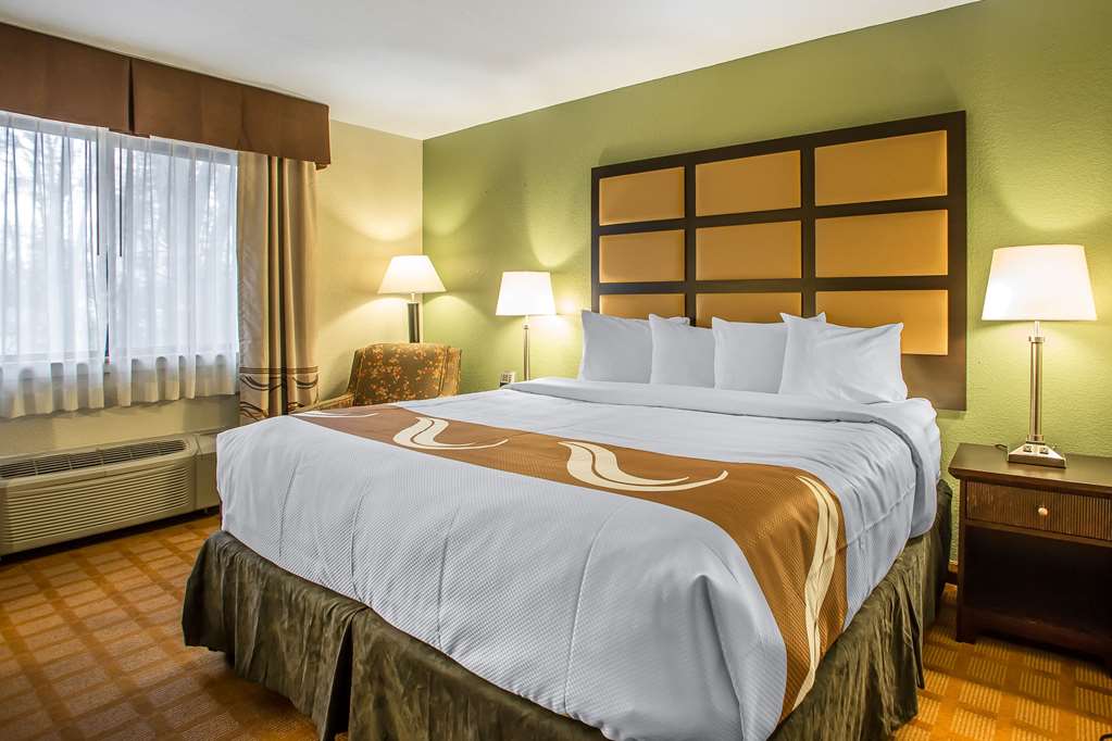 quality inn and suites marinette