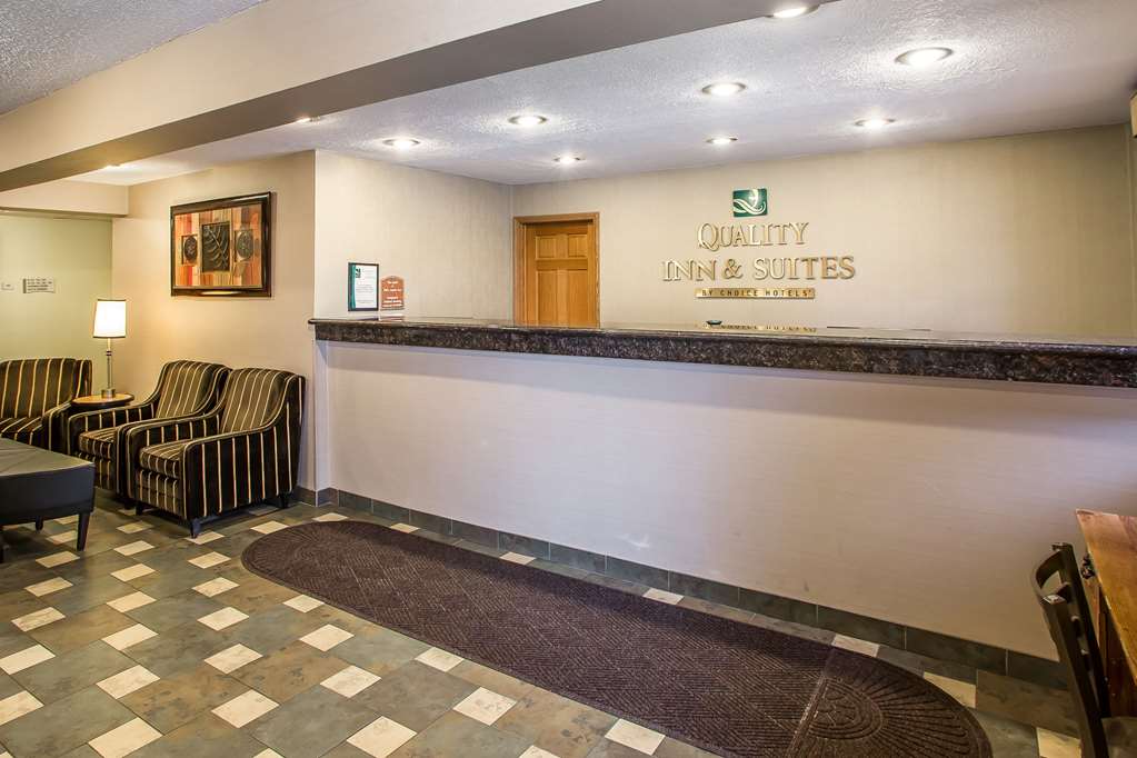 quality inn and suites marinette