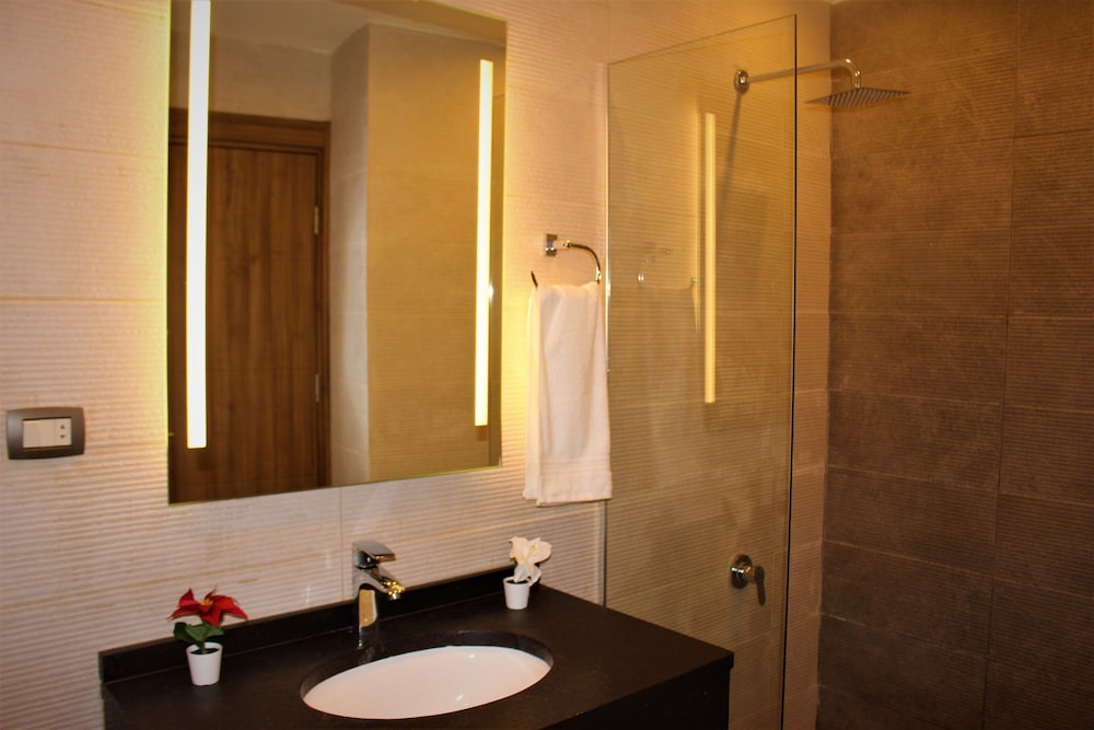 new merryland hotel