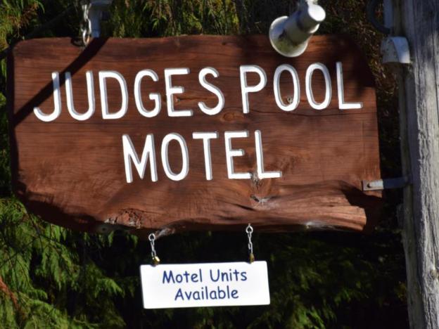judges pool motel