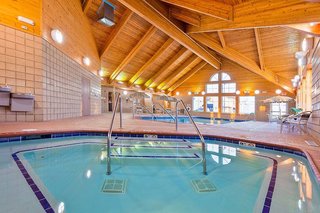 Americinn By Wyndham Monmouth,Henderson>>Galesburg,3 star