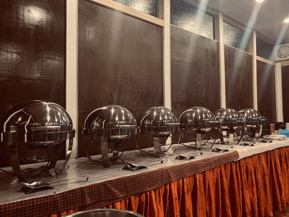 meena group houseboats