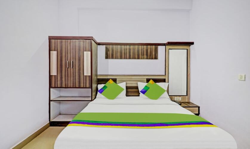 hotel the golden bird