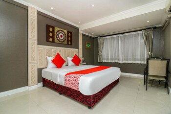 natural beach hotel pattaya