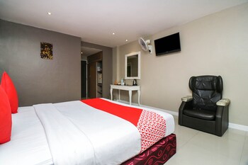 natural beach hotel pattaya