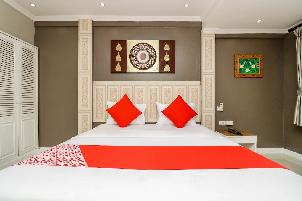 natural beach hotel pattaya