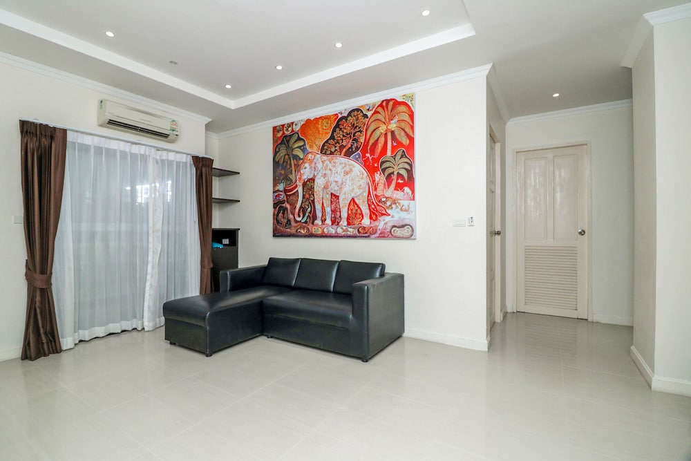 natural beach hotel pattaya