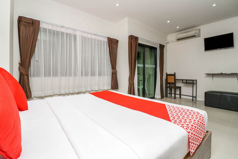 natural beach hotel pattaya