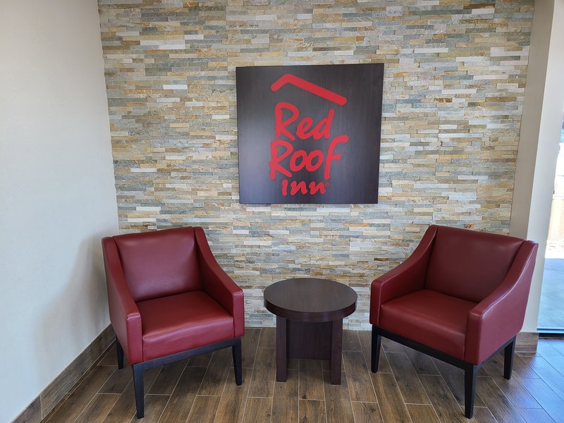 red roof inn staunton
