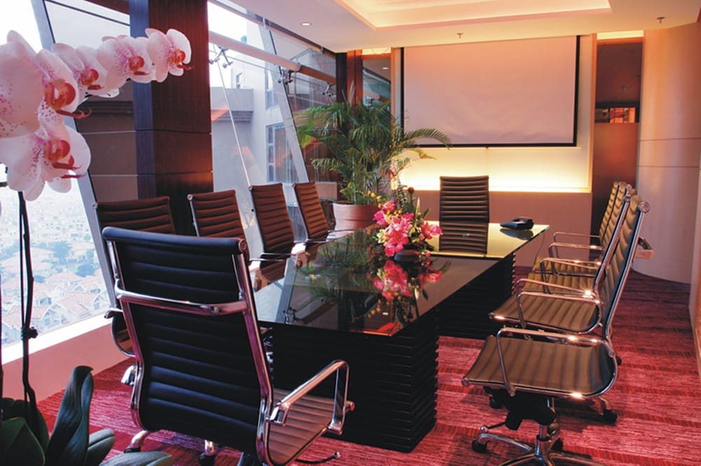 royal garden hotel