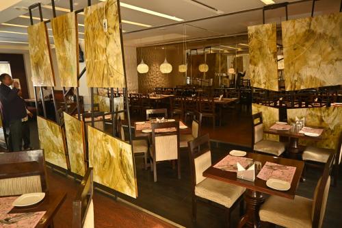 hotel regency square