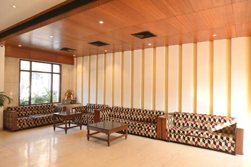 hotel regency square