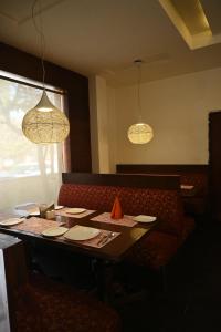 hotel regency square