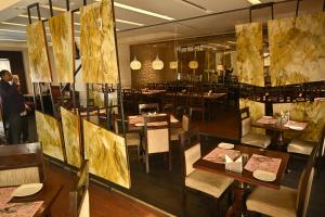 hotel regency square