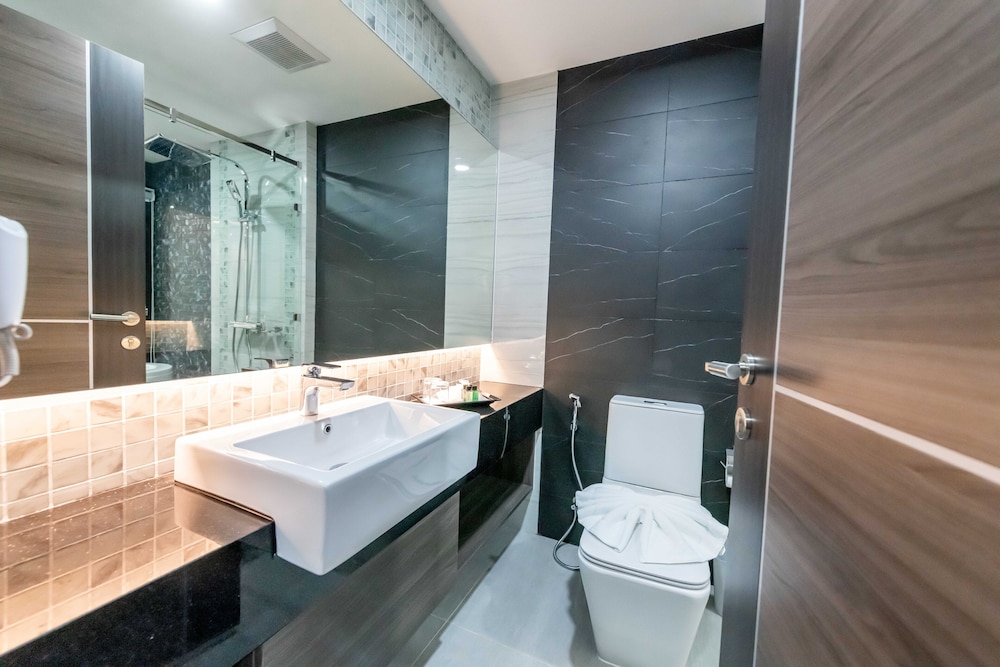 the proud hotel pattaya