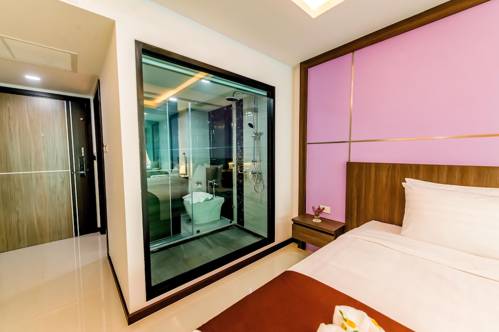 the proud hotel pattaya