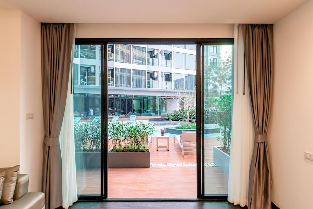 the proud hotel pattaya