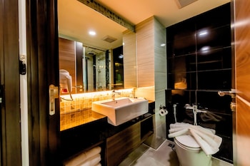 the proud hotel pattaya