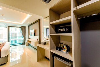 the proud hotel pattaya