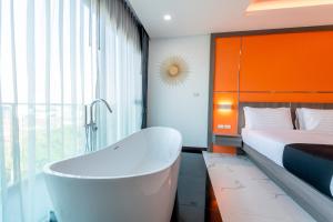 the proud hotel pattaya