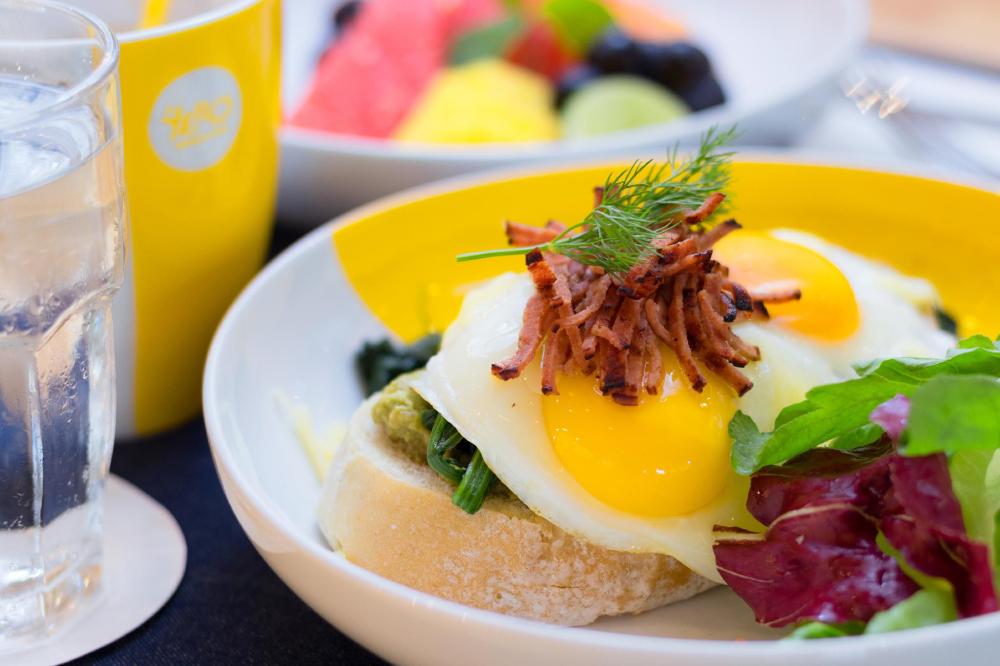 yello hotel kuta beachwalk bali