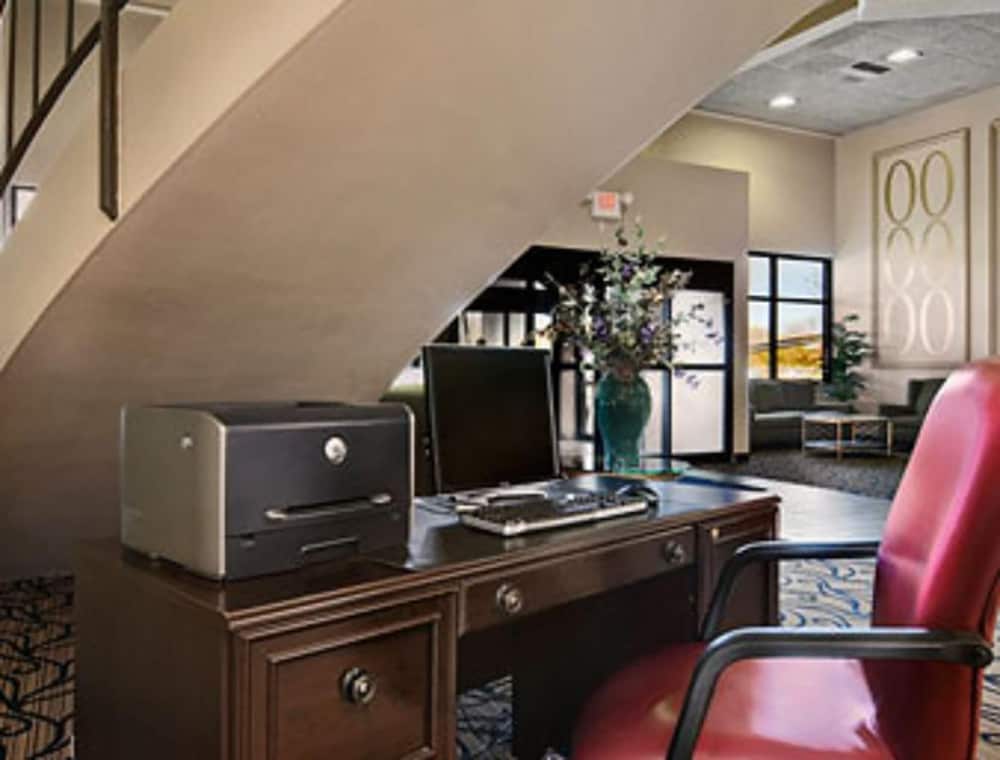 norwood inn and suites la crosse